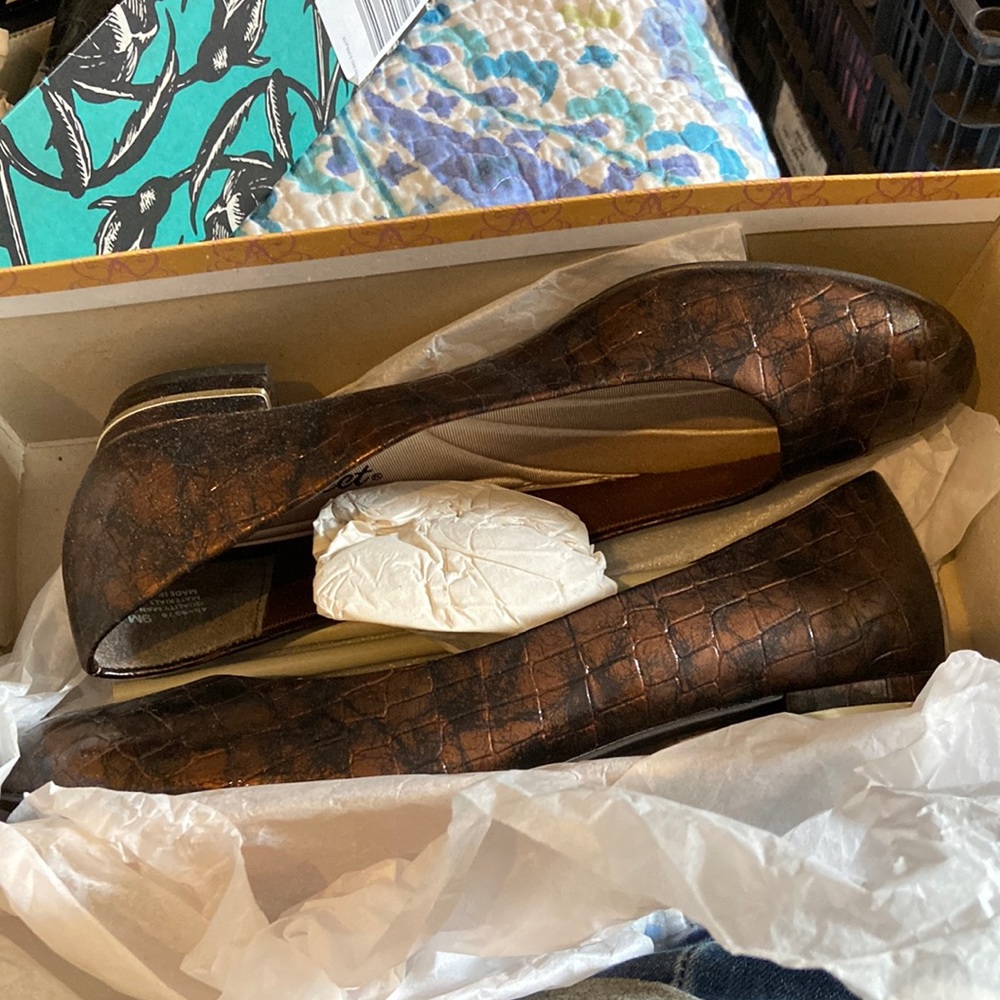 Women’s easy street pumps